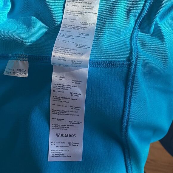 Mammut sz M hooded mid weight layer zip front and one zip pocket at chest EUC - Picture 10 of 10